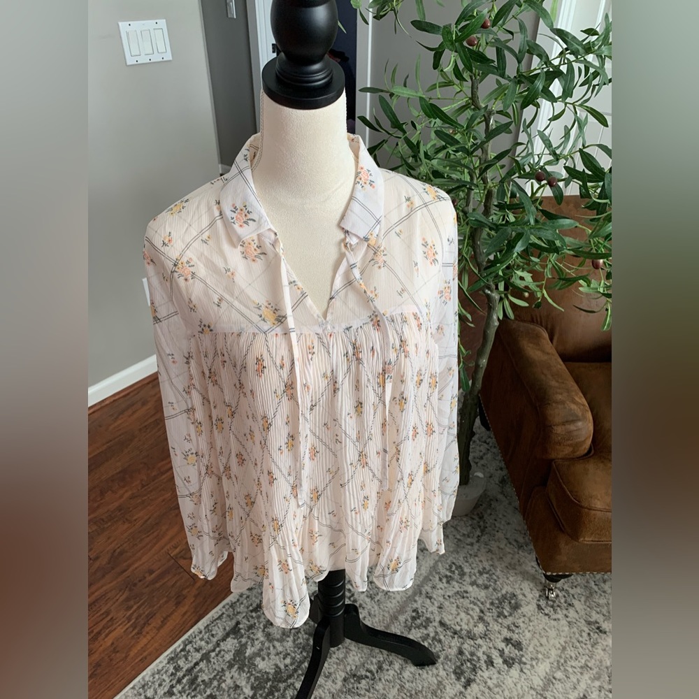 Lauren Conrad top - feminine, dainty detail